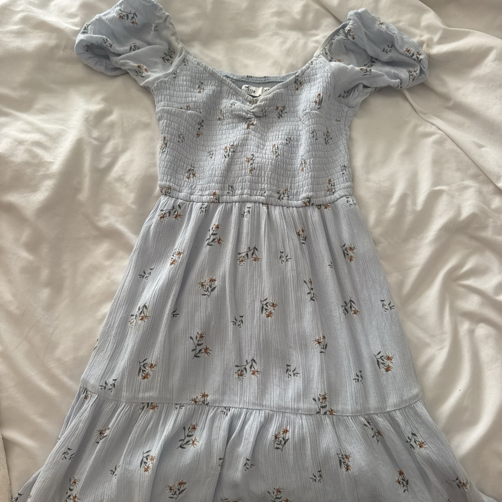 Hollister Cream Sweetheart Neck Puff Sleeve Mini Dress